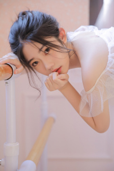透明泳装比基尼女